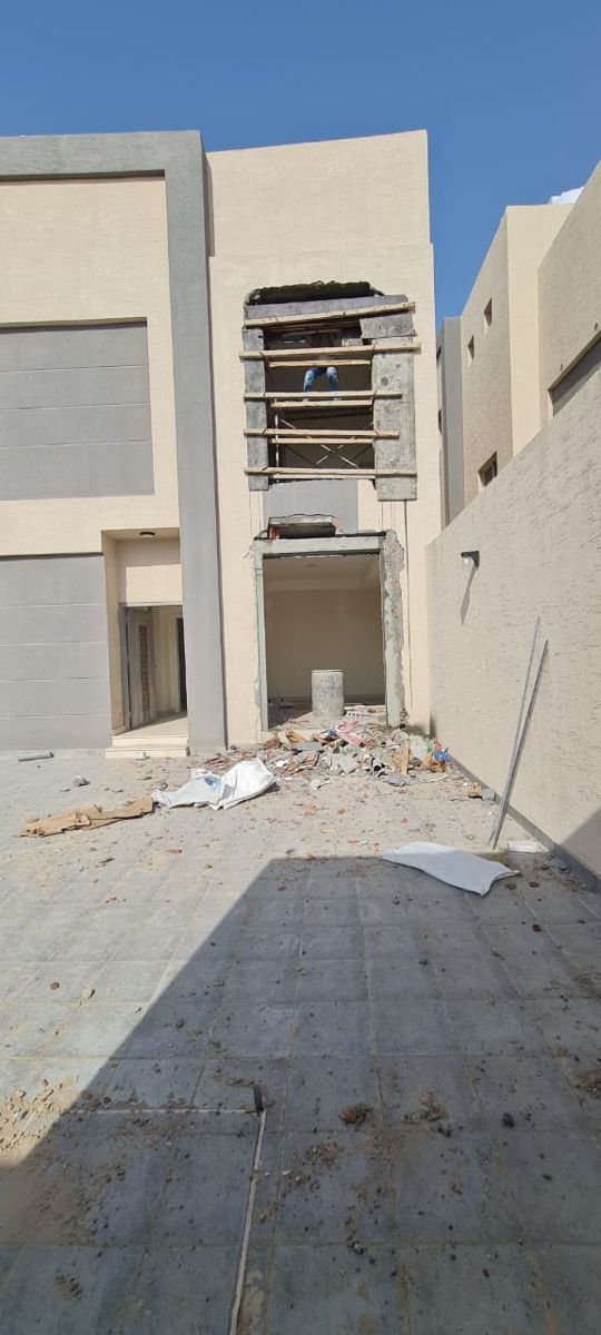 فحص ومعالجة تسربات الأسطح