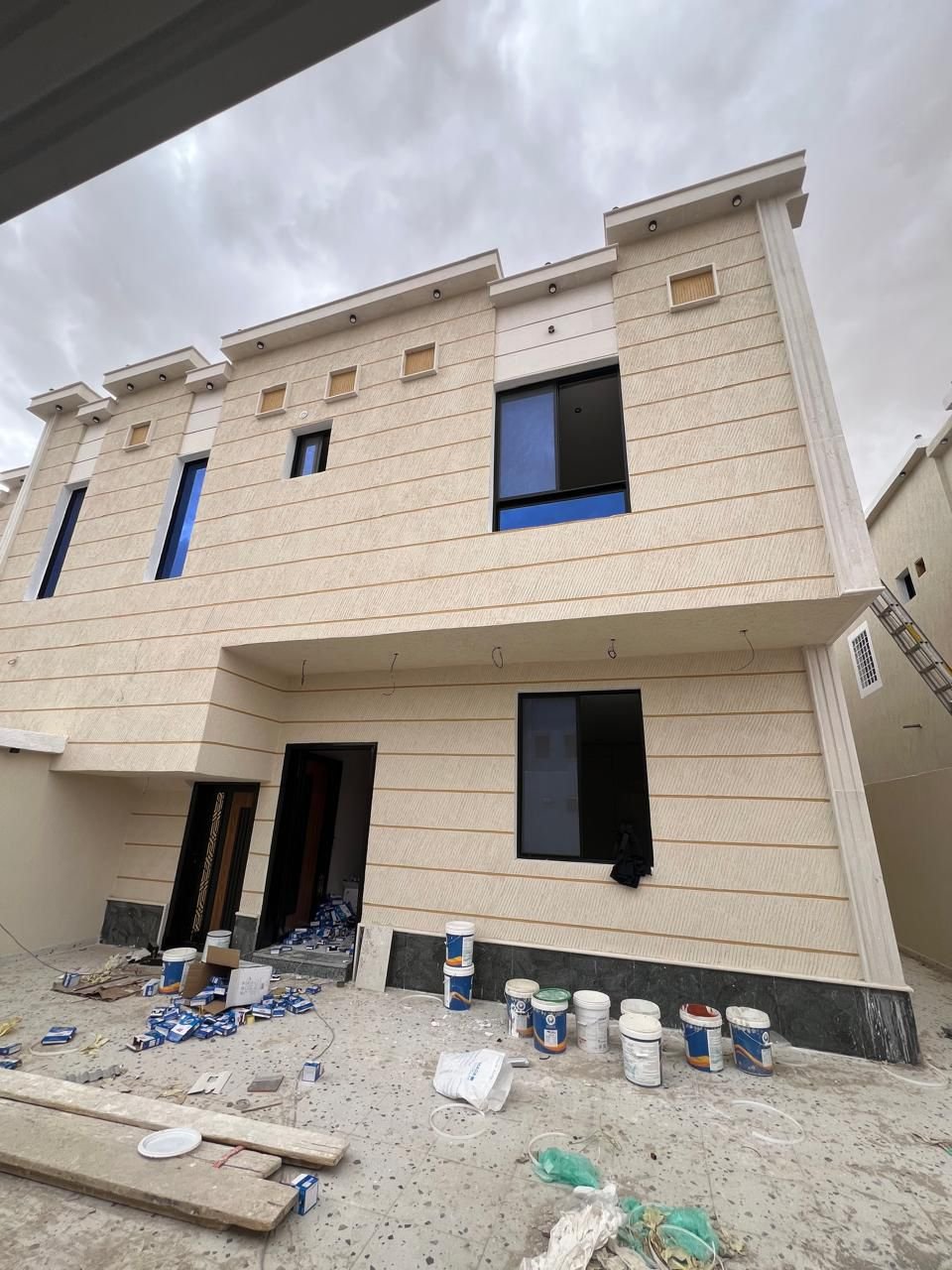 عرض عزل سطح بلاط مائي بالرياض
